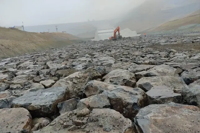 Baraj — Taş tahkimat çalışması