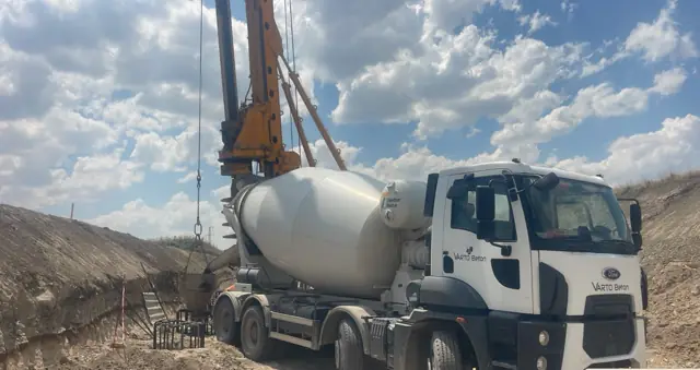 Fore kazık — Varto Beton mikseri kazık sahasında